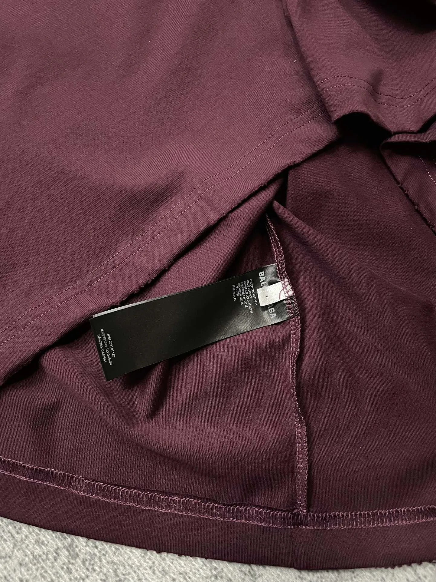 balenciaga-tape-type-t-shirt-dark-red-7-Drip Store Argentina