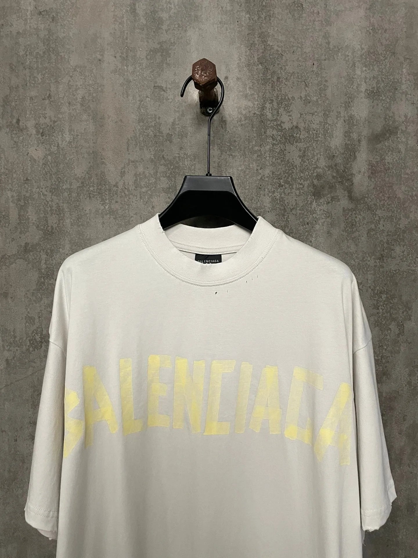 balenciaga-tape-type-t-shirt-white-3-Drip Store Argentina