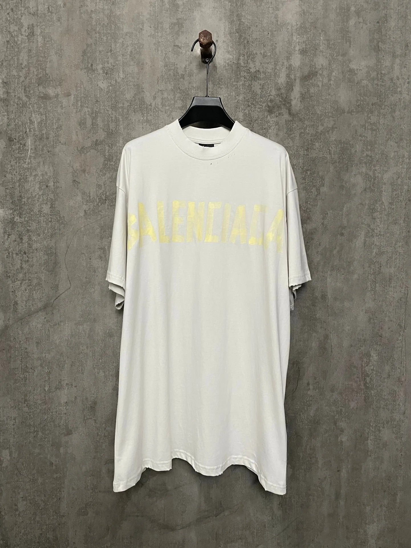 balenciaga-tape-type-t-shirt-white-Drip Store Argentina