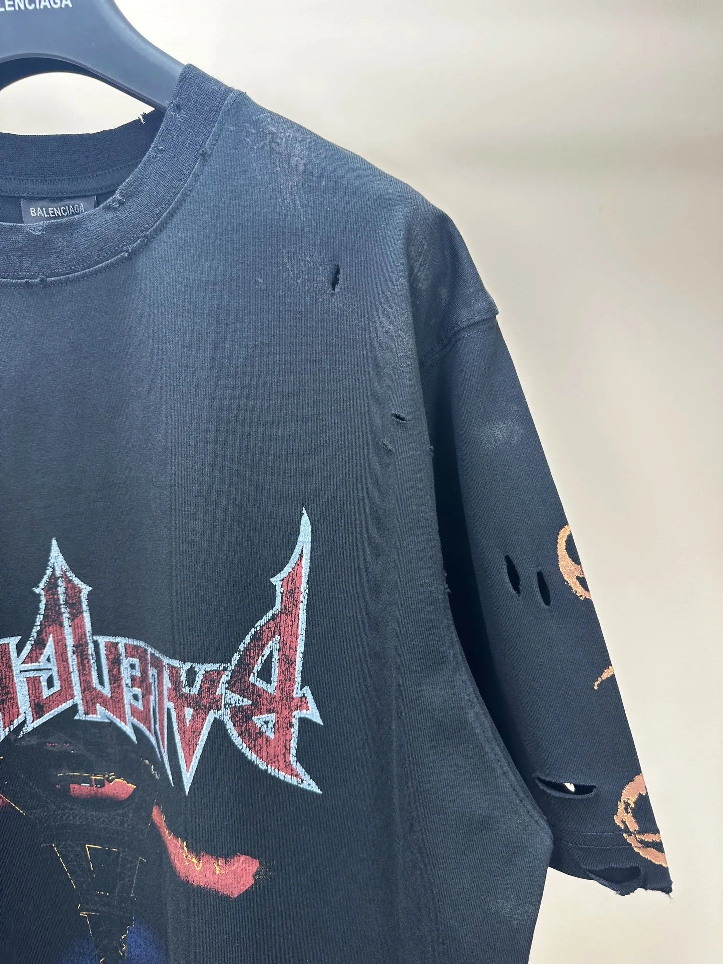 balenciaga-upside-down-paris-moon-tee-black-6-Drip Store Argentina