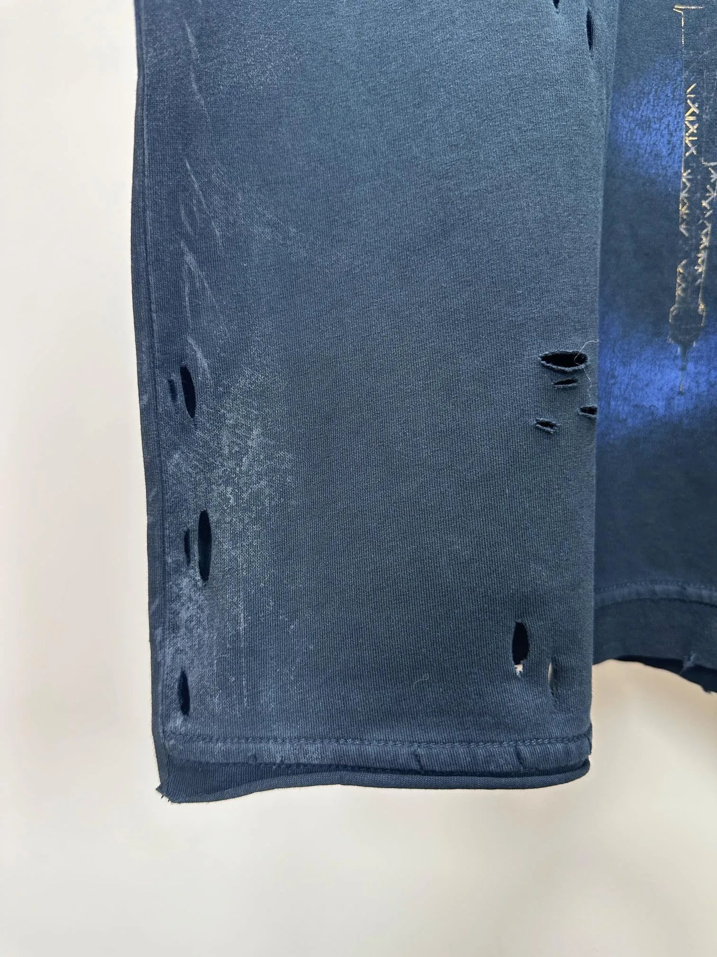 balenciaga-upside-down-paris-moon-tee-black-7-Drip Store Argentina