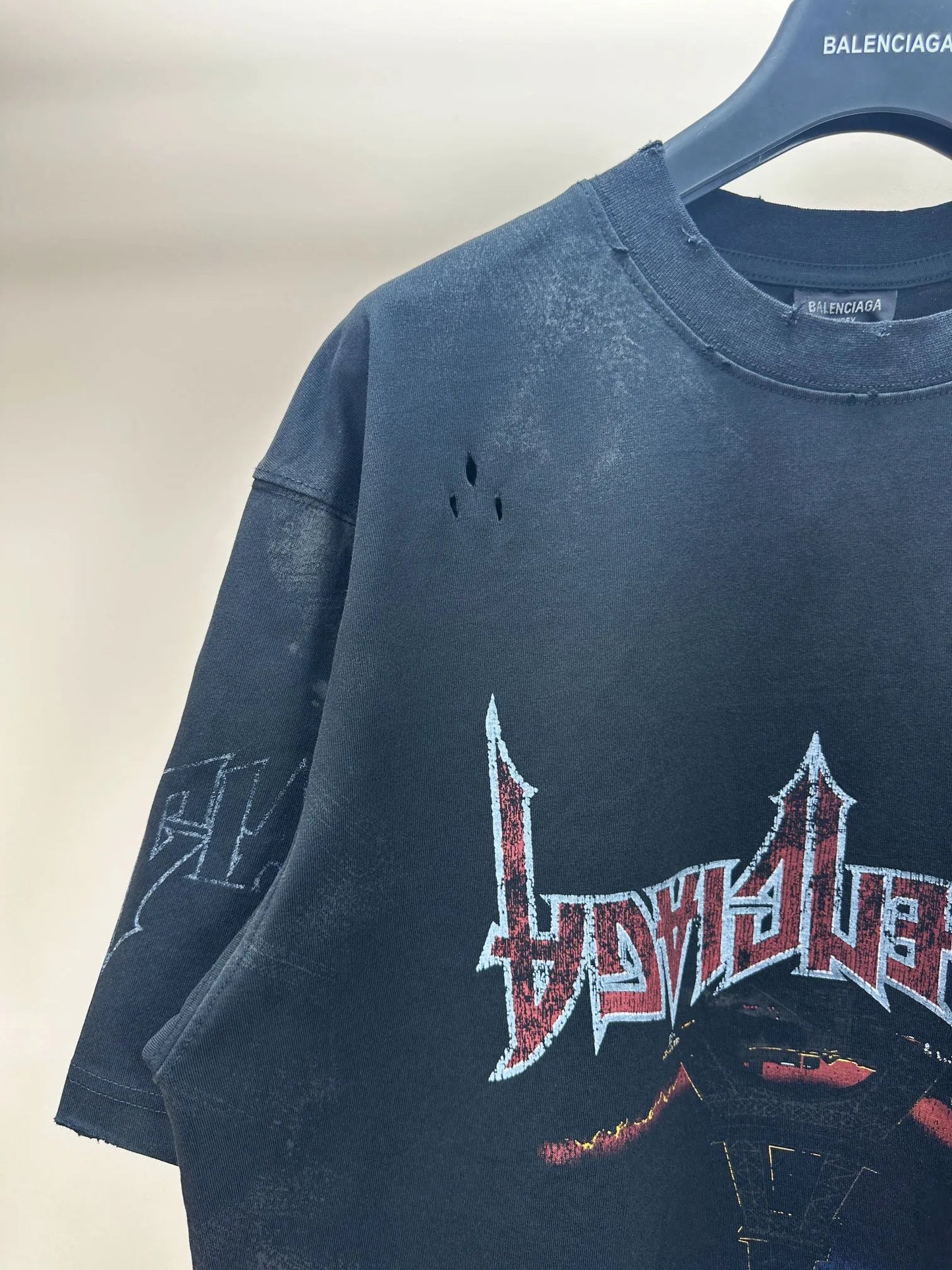 balenciaga-upside-down-paris-moon-tee-black-8-Drip Store Argentina