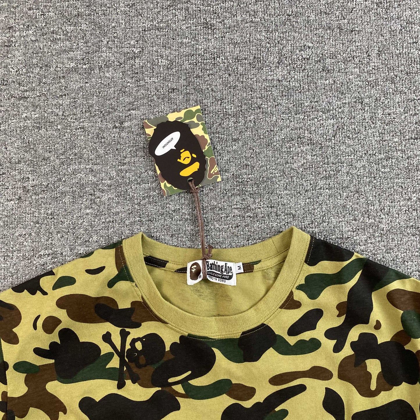 bape-1st-camo-one-point-tee-yellow-4-Drip Store Argentina
