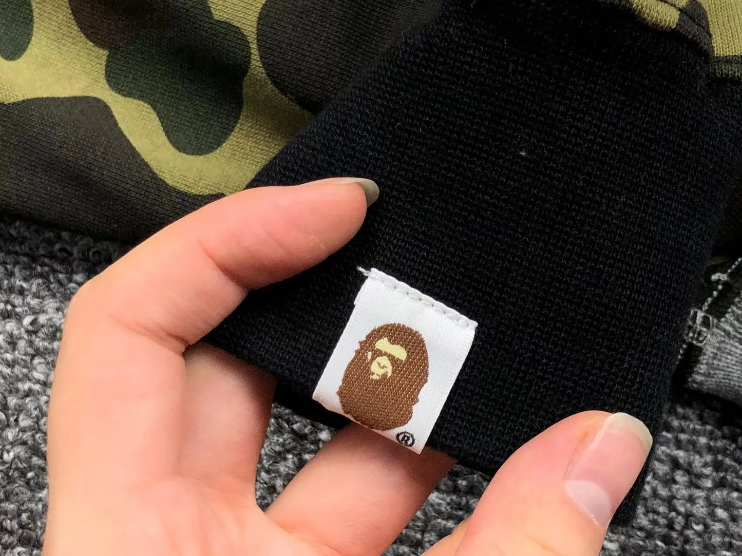 bape-1st-camo-shark-full-zip-hoodie-black-14-Drip Store Argentina