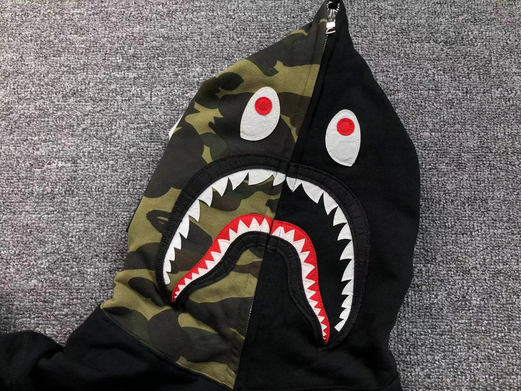 bape-1st-camo-shark-full-zip-hoodie-black-5-Drip Store Argentina