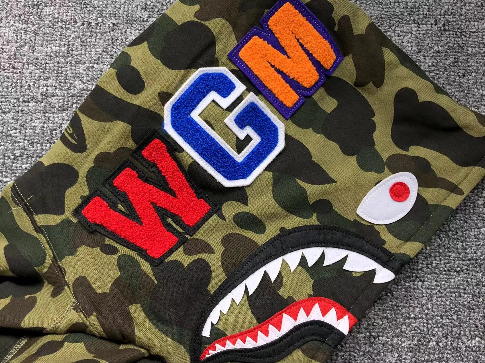 bape-1st-camo-shark-full-zip-hoodie-green-2-Drip Store Argentina