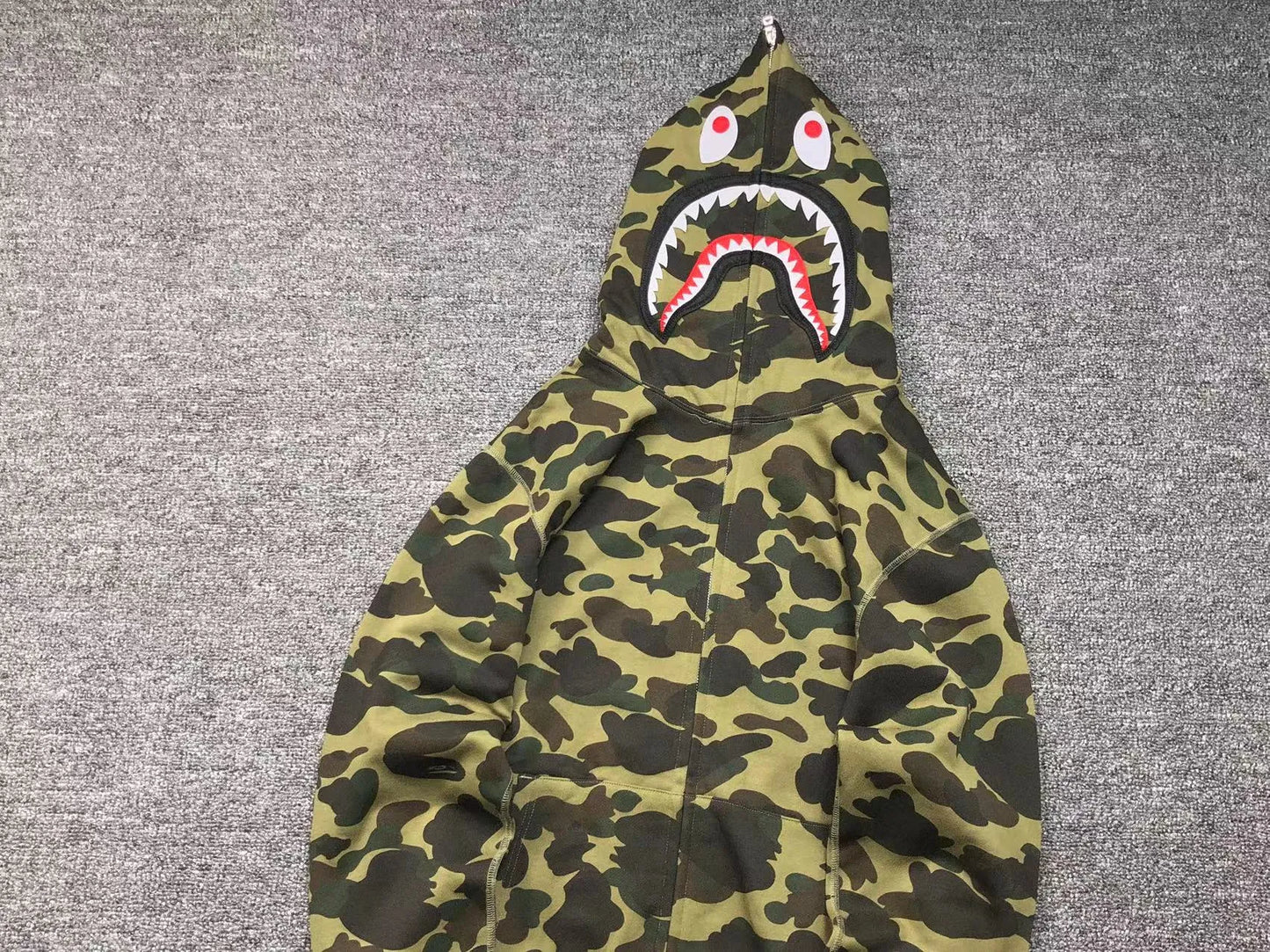 bape-1st-camo-shark-full-zip-hoodie-green-3-Drip Store Argentina