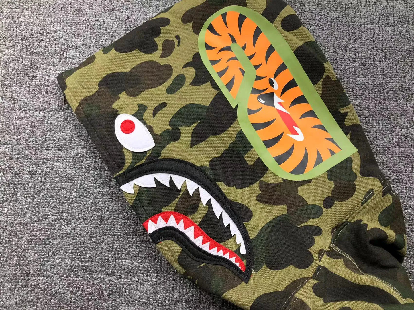 bape-1st-camo-shark-full-zip-hoodie-green-5-Drip Store Argentina