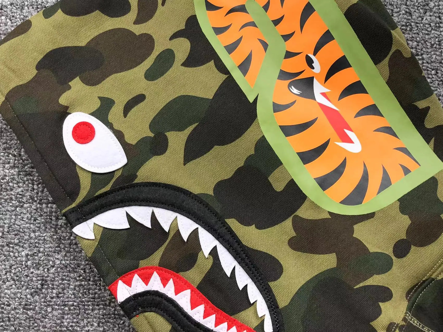 bape-1st-camo-shark-full-zip-hoodie-green-8-Drip Store Argentina