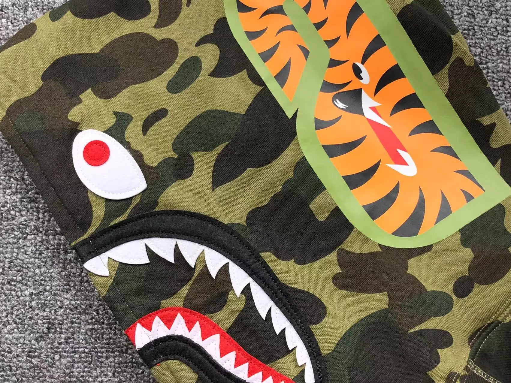 bape-1st-camo-shark-full-zip-hoodie-green-8-Drip Store Argentina