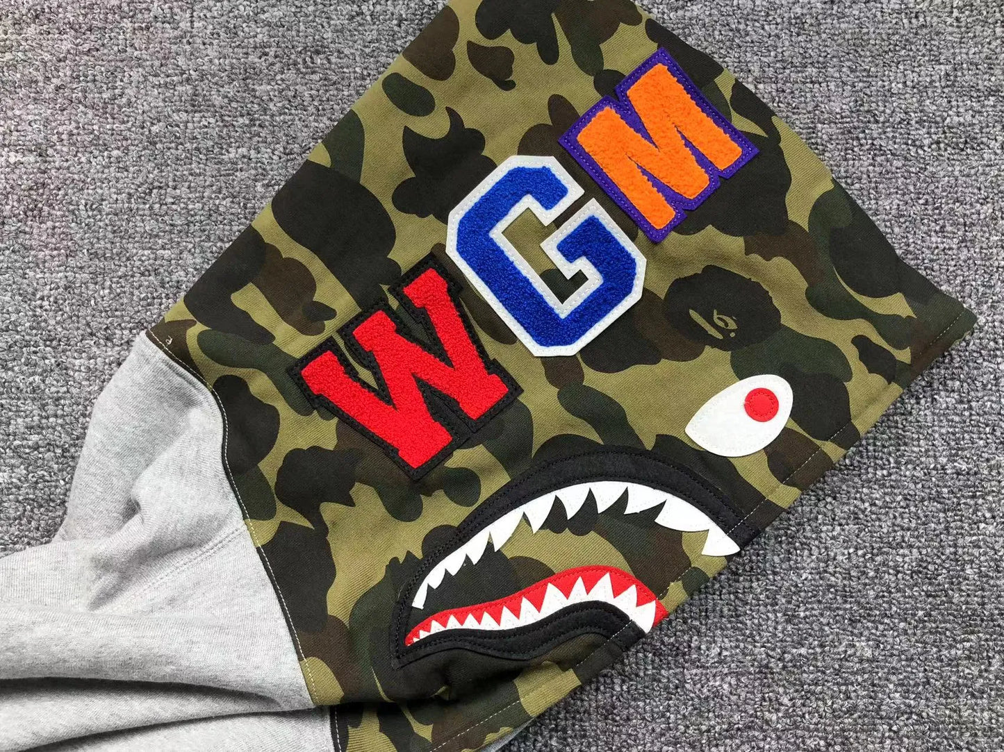 bape-1st-camo-shark-full-zip-hoodie-grey-2-Drip Store Argentina