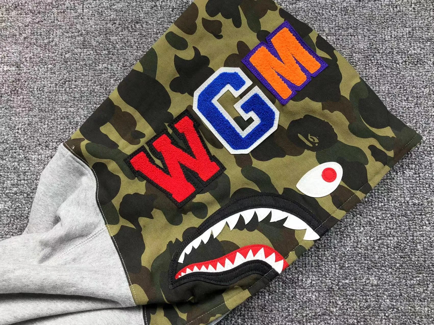 bape-1st-camo-shark-full-zip-hoodie-grey-2-Drip Store Argentina