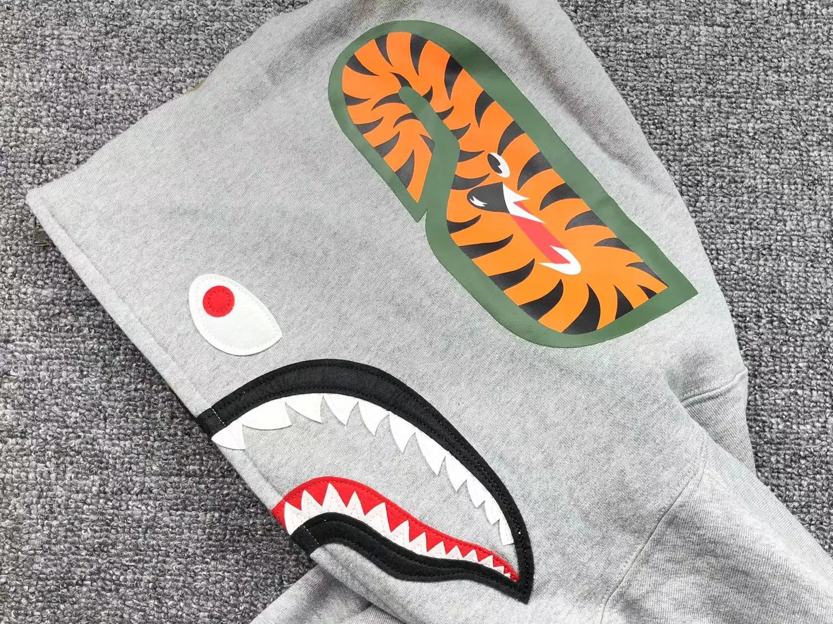bape-1st-camo-shark-full-zip-hoodie-grey-3-Drip Store Argentina