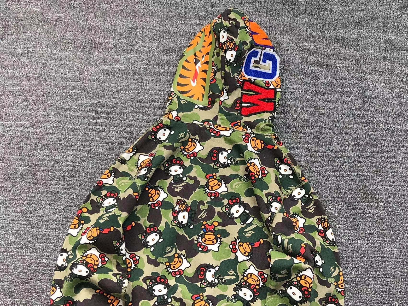 bape-abc-camo-hello-kitty-shark-full-zip-hoodie-green-6-Drip Store Argentina