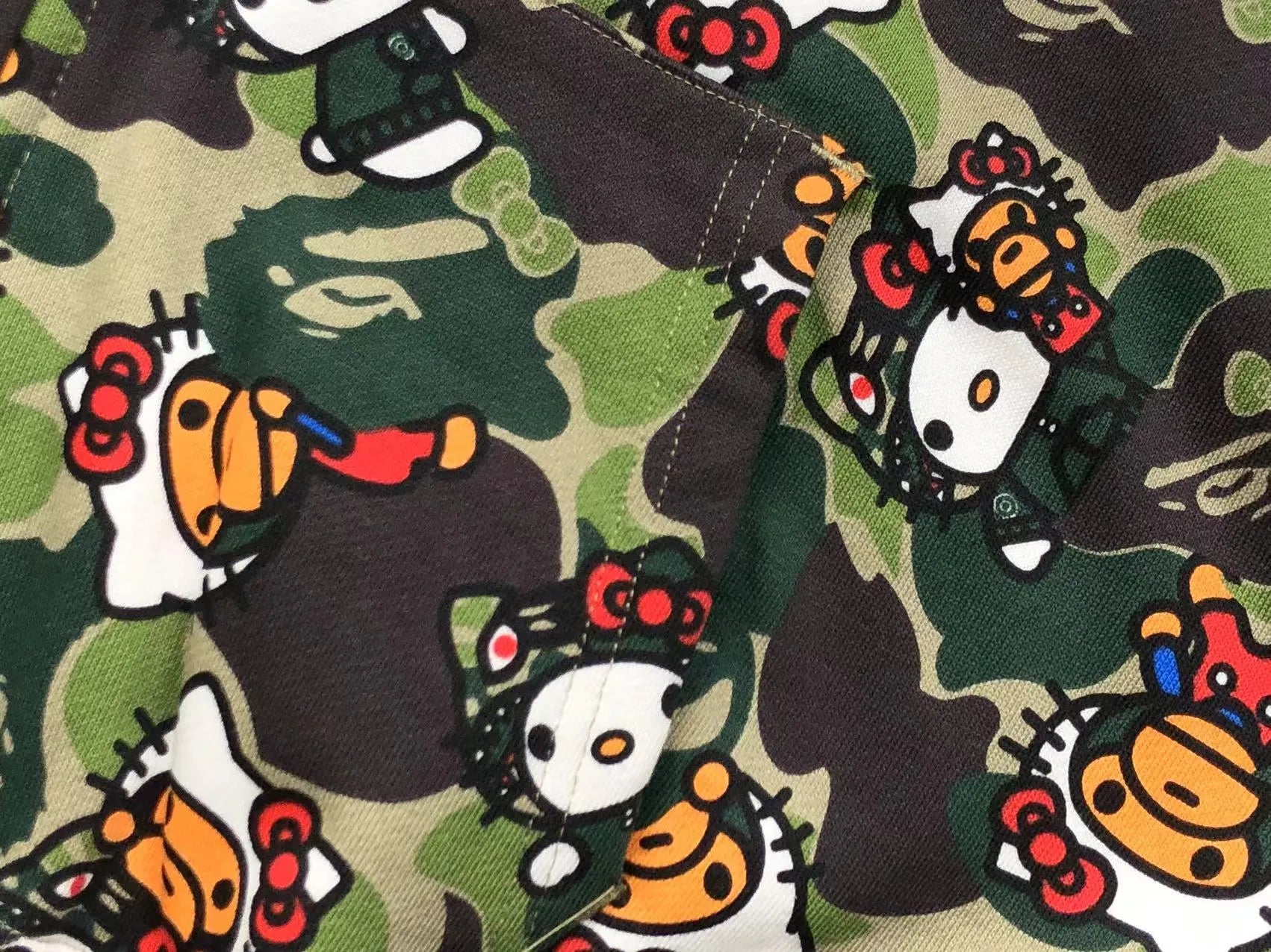bape-abc-camo-hello-kitty-shark-full-zip-hoodie-green-8-Drip Store Argentina