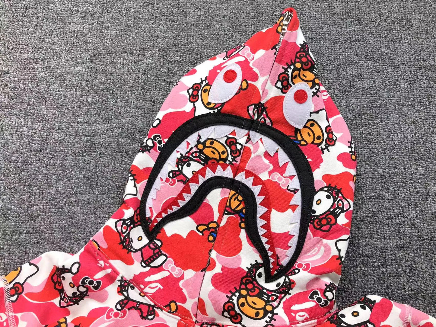 bape-abc-camo-hello-kitty-shark-full-zip-hoodie-pink-5-Drip Store Argentina