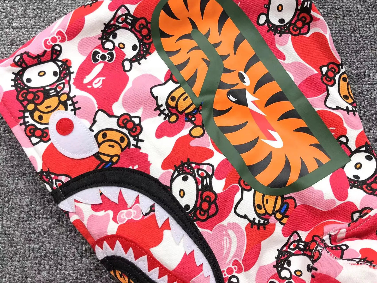 bape-abc-camo-hello-kitty-shark-full-zip-hoodie-pink-6-Drip Store Argentina