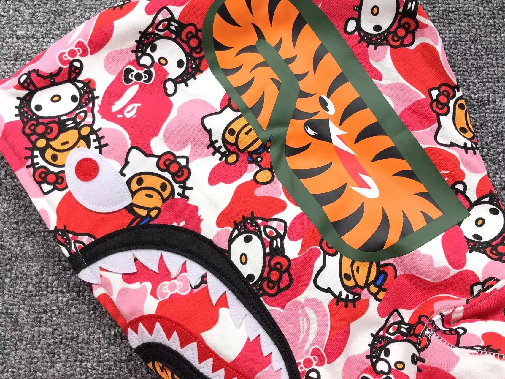 bape-abc-camo-hello-kitty-shark-full-zip-hoodie-pink-6-Drip Store Argentina