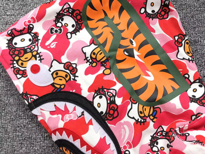 bape-abc-camo-hello-kitty-shark-full-zip-hoodie-pink-6-Drip Store Argentina