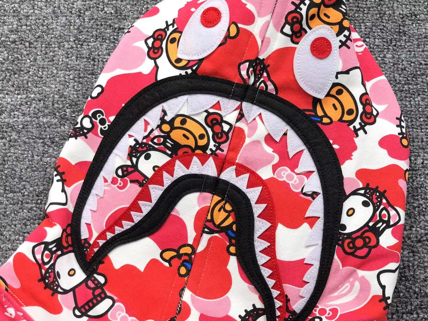 bape-abc-camo-hello-kitty-shark-full-zip-hoodie-pink-7-Drip Store Argentina