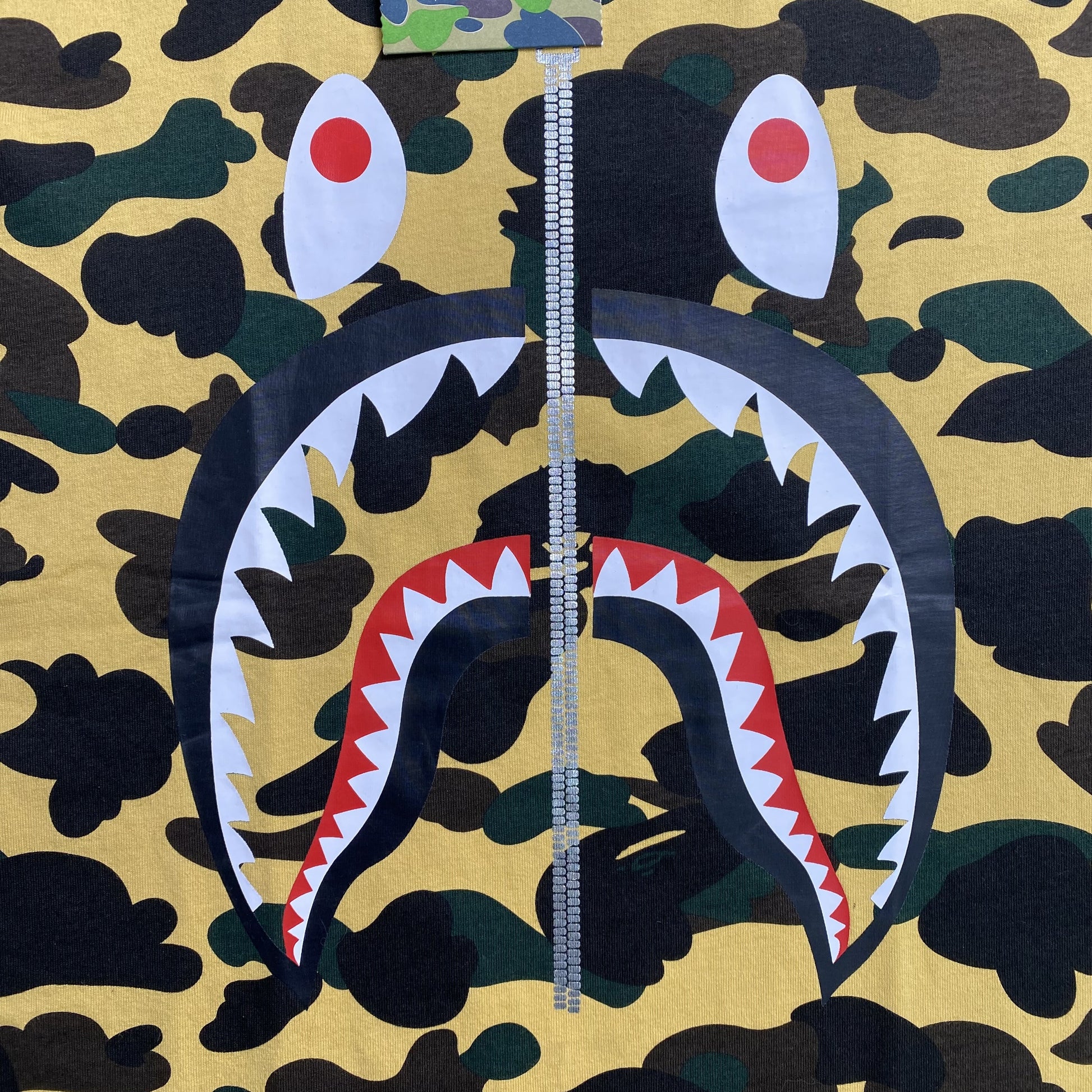 bape-abc-camo-shark-tee-yellow-3-Drip Store Argentina