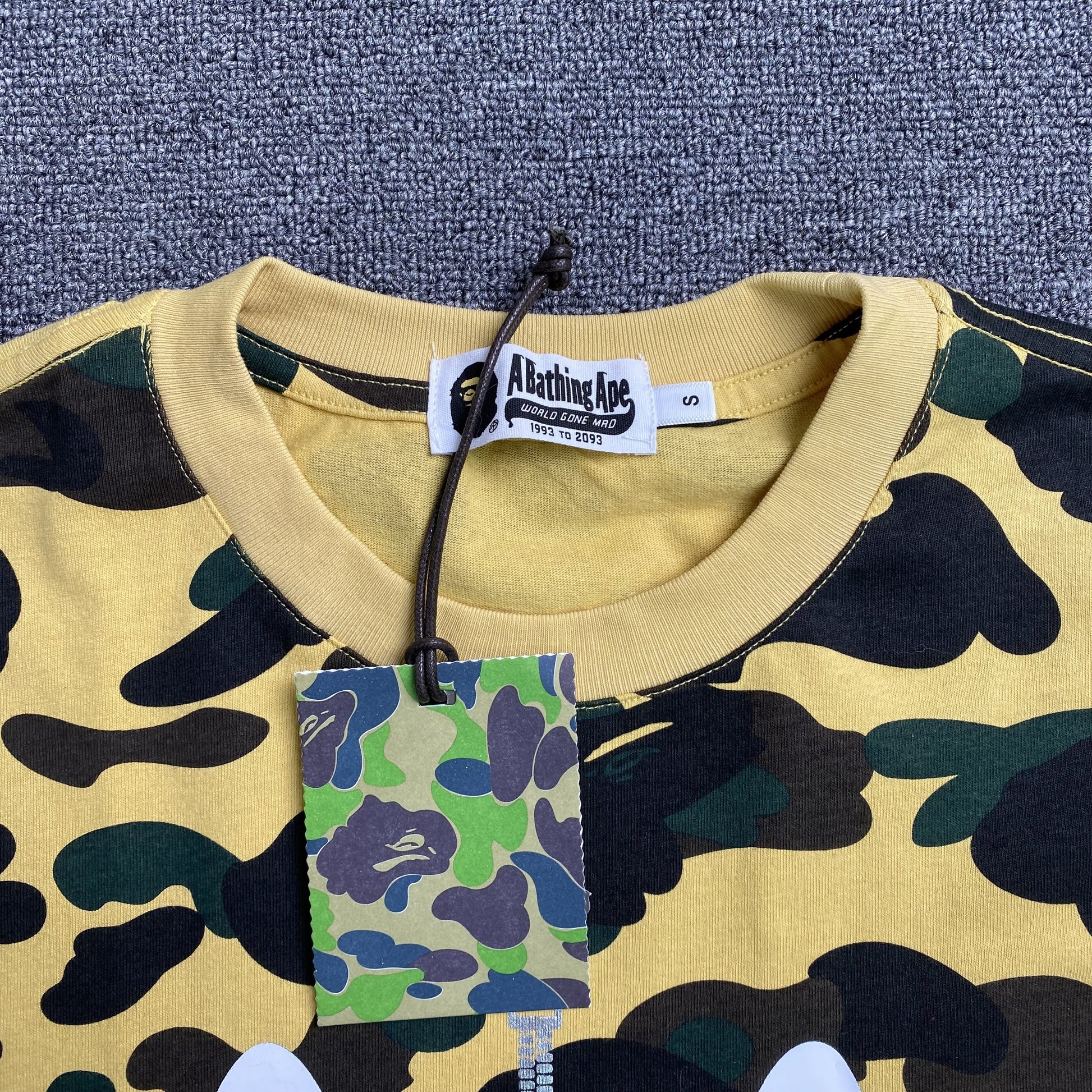 bape-abc-camo-shark-tee-yellow-4-Drip Store Argentina