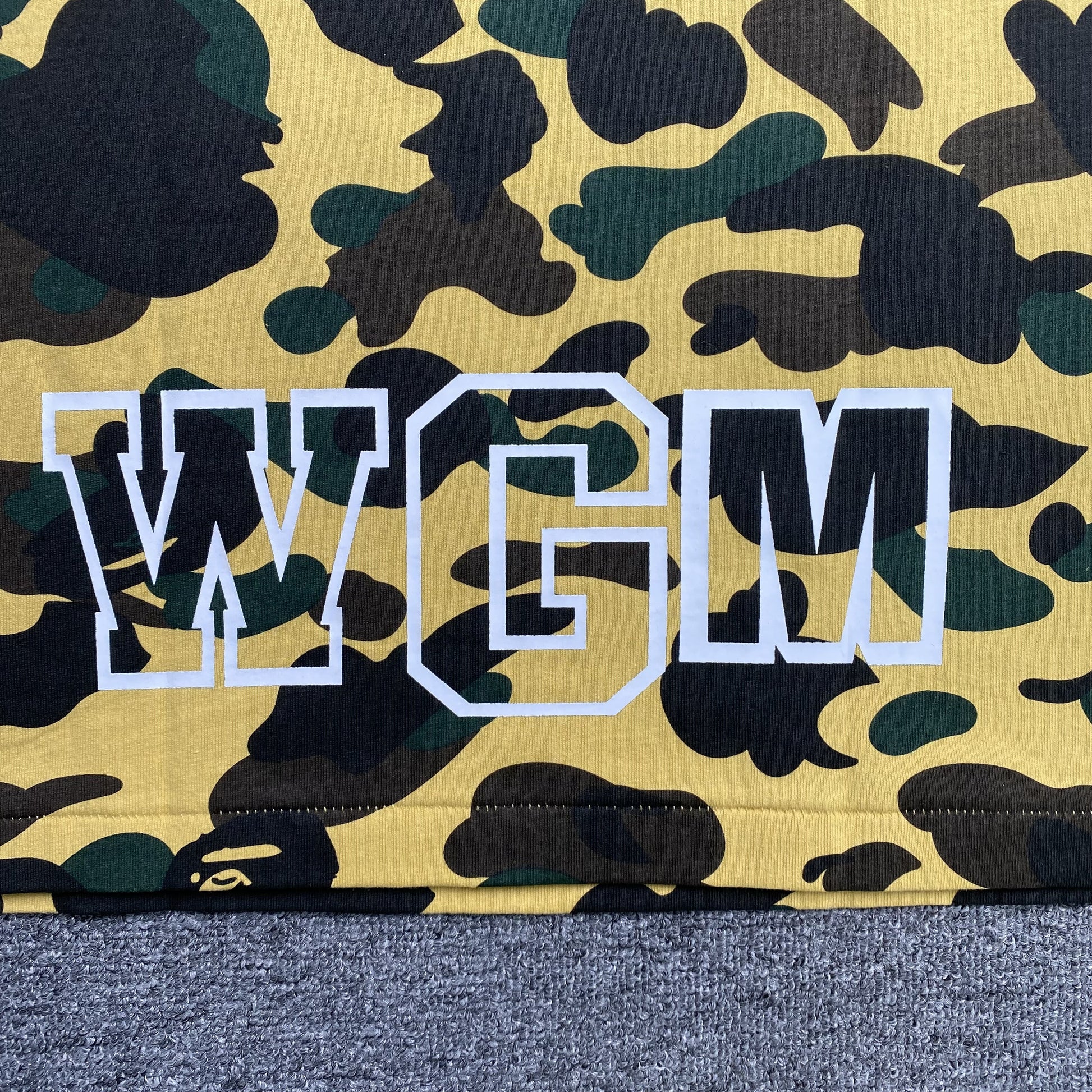 bape-abc-camo-shark-tee-yellow-5-Drip Store Argentina