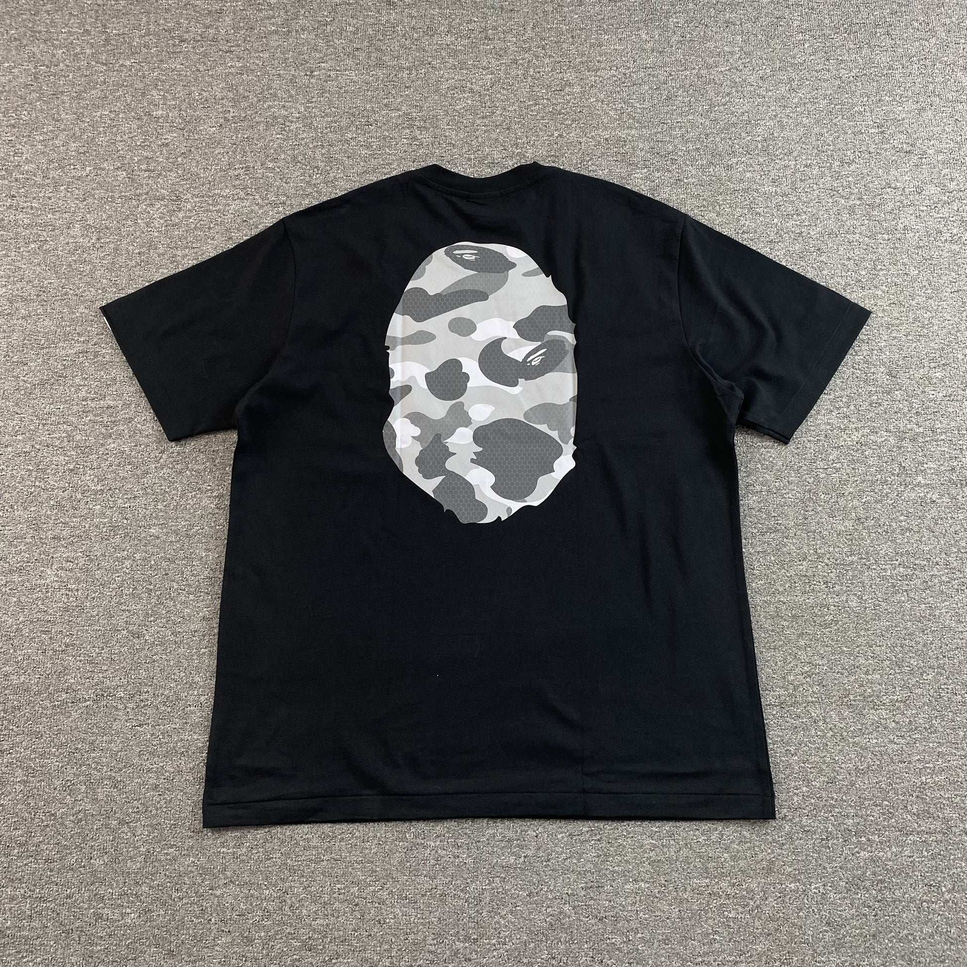 bape-camo-big-ape-head-tee-black-2_2d9d5c6f-Drip Store Argentina