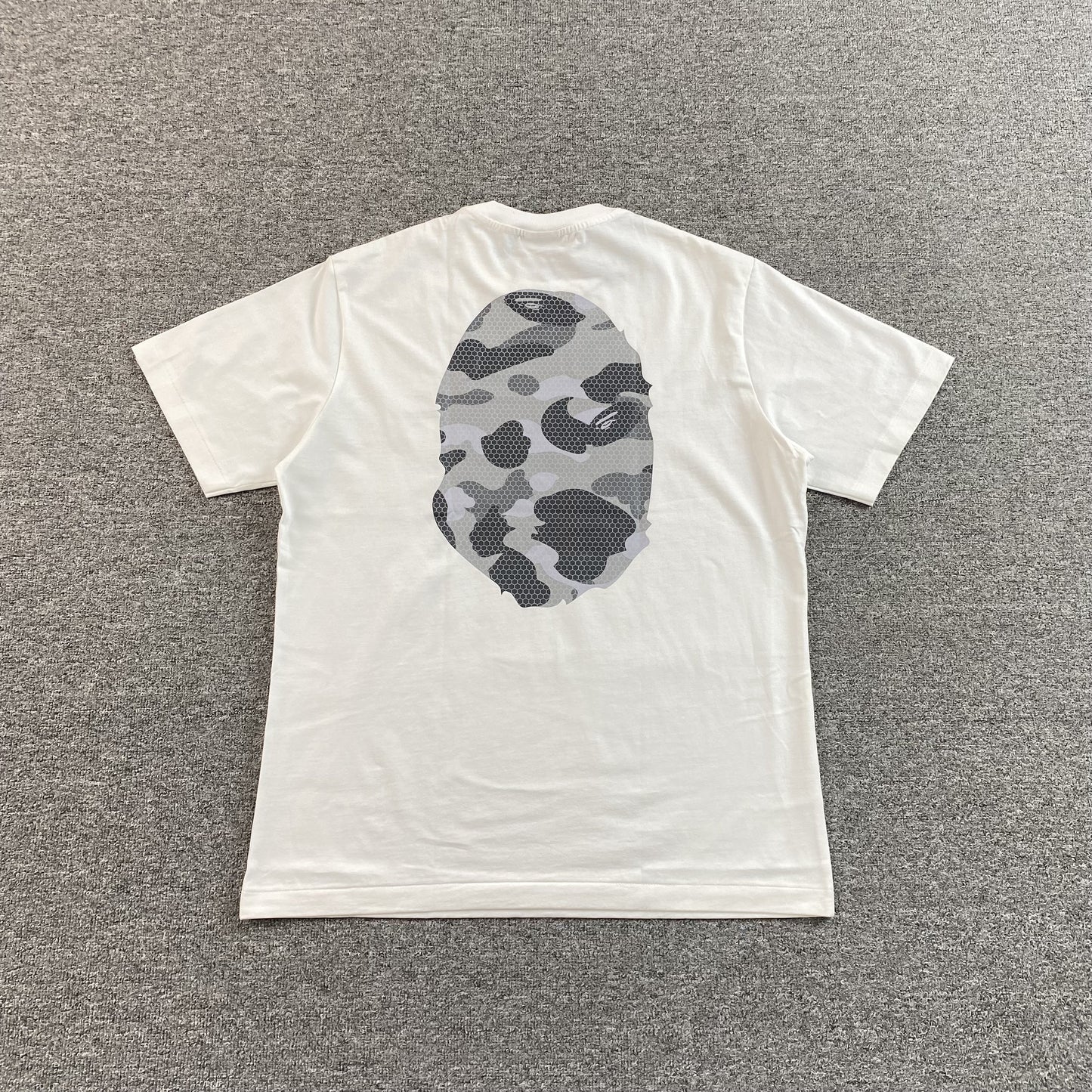 bape-camo-big-ape-head-tee-white-2_6a5c4d27-Drip Store Argentina