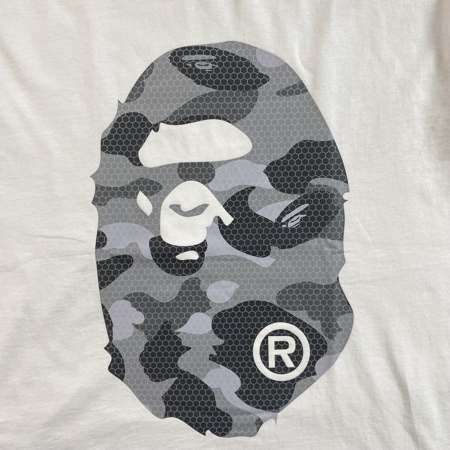 bape-camo-big-ape-head-tee-white-3_525ff557-Drip Store Argentina