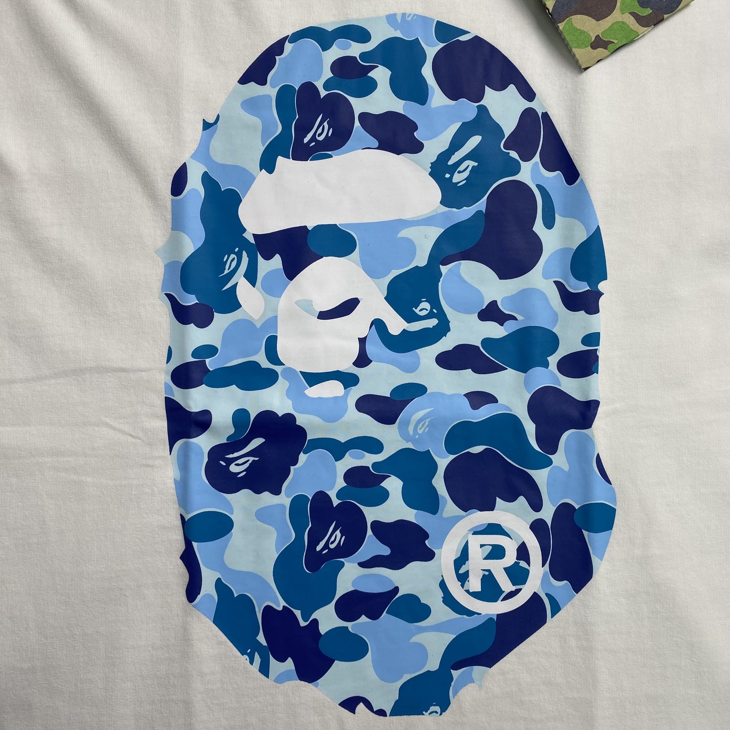 bape-camo-big-ape-head-tee-white-3_87817539-Drip Store Argentina