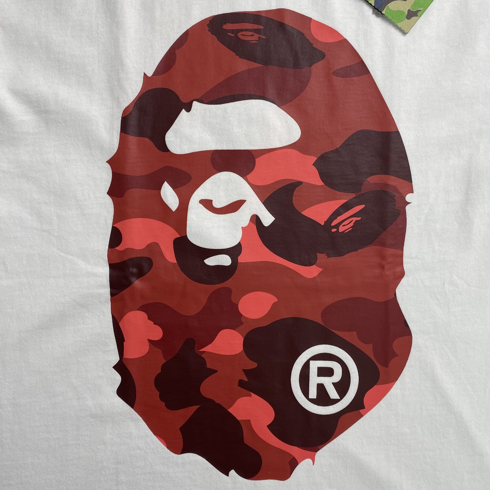 bape-camo-big-ape-head-tee-white-3_eef6ecff-Drip Store Argentina