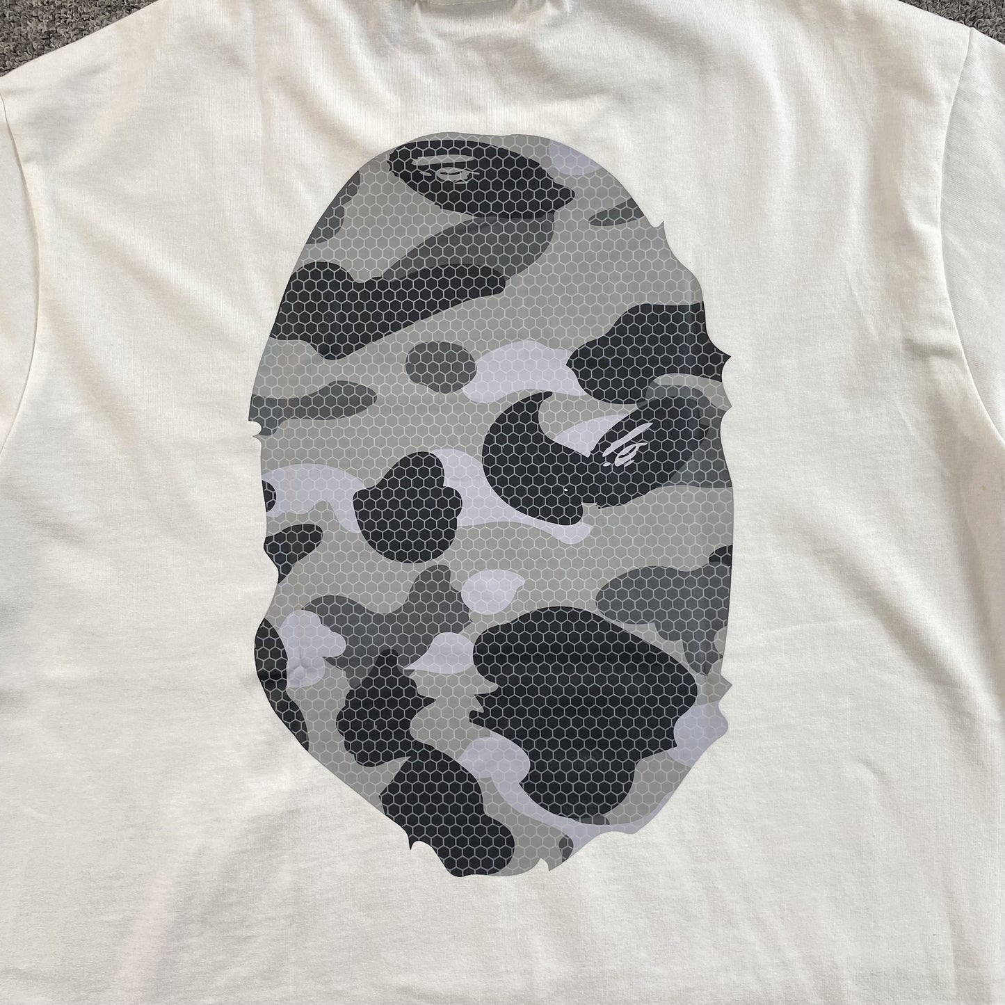 bape-camo-big-ape-head-tee-white-4_4fb47fe3-Drip Store Argentina