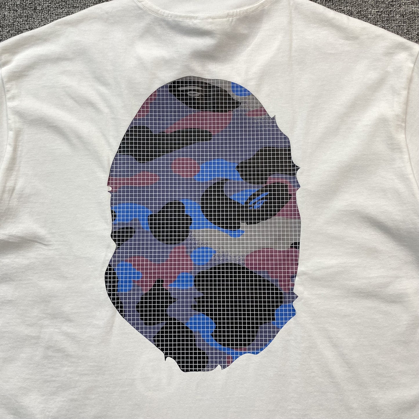 bape-camo-big-ape-head-tee-white-4_52318208-Drip Store Argentina