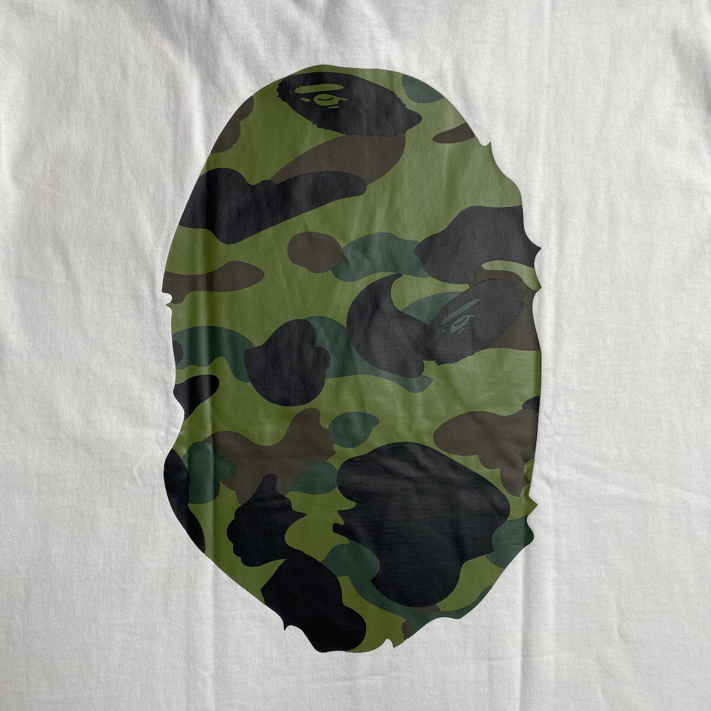 bape-camo-big-ape-head-tee-white-4_ed0b67e0-Drip Store Argentina