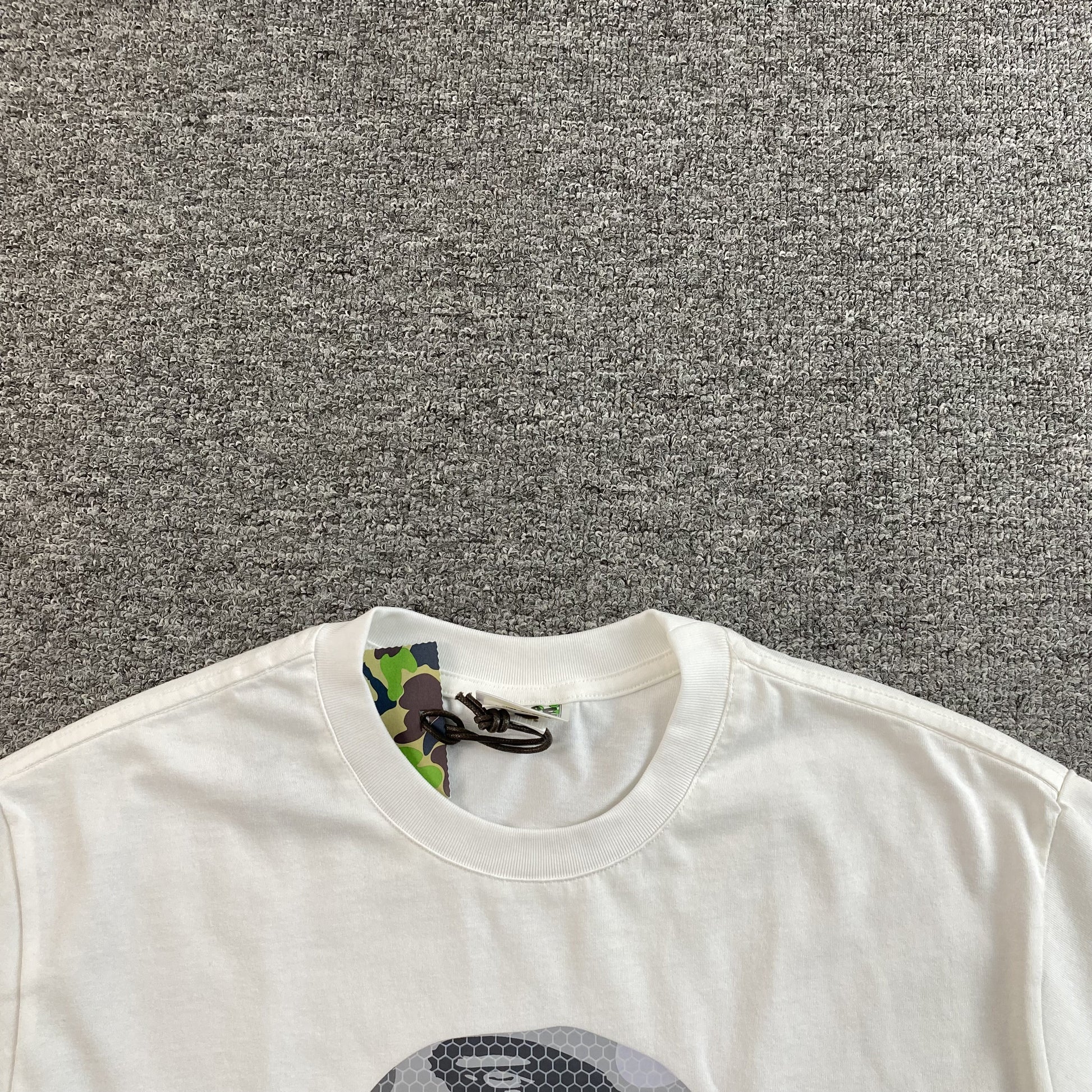 bape-camo-big-ape-head-tee-white-5_40ce6d33-Drip Store Argentina