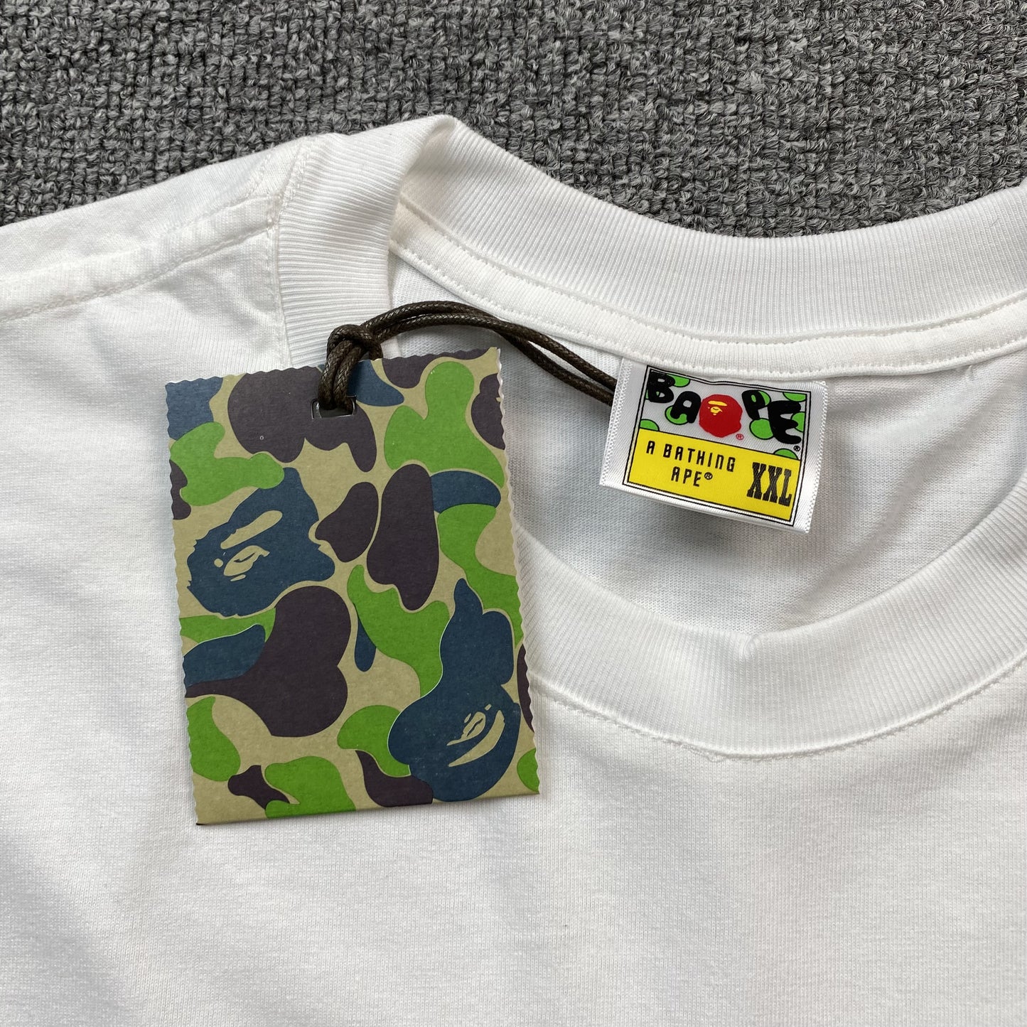 bape-camo-big-ape-head-tee-white-5_98281222-Drip Store Argentina