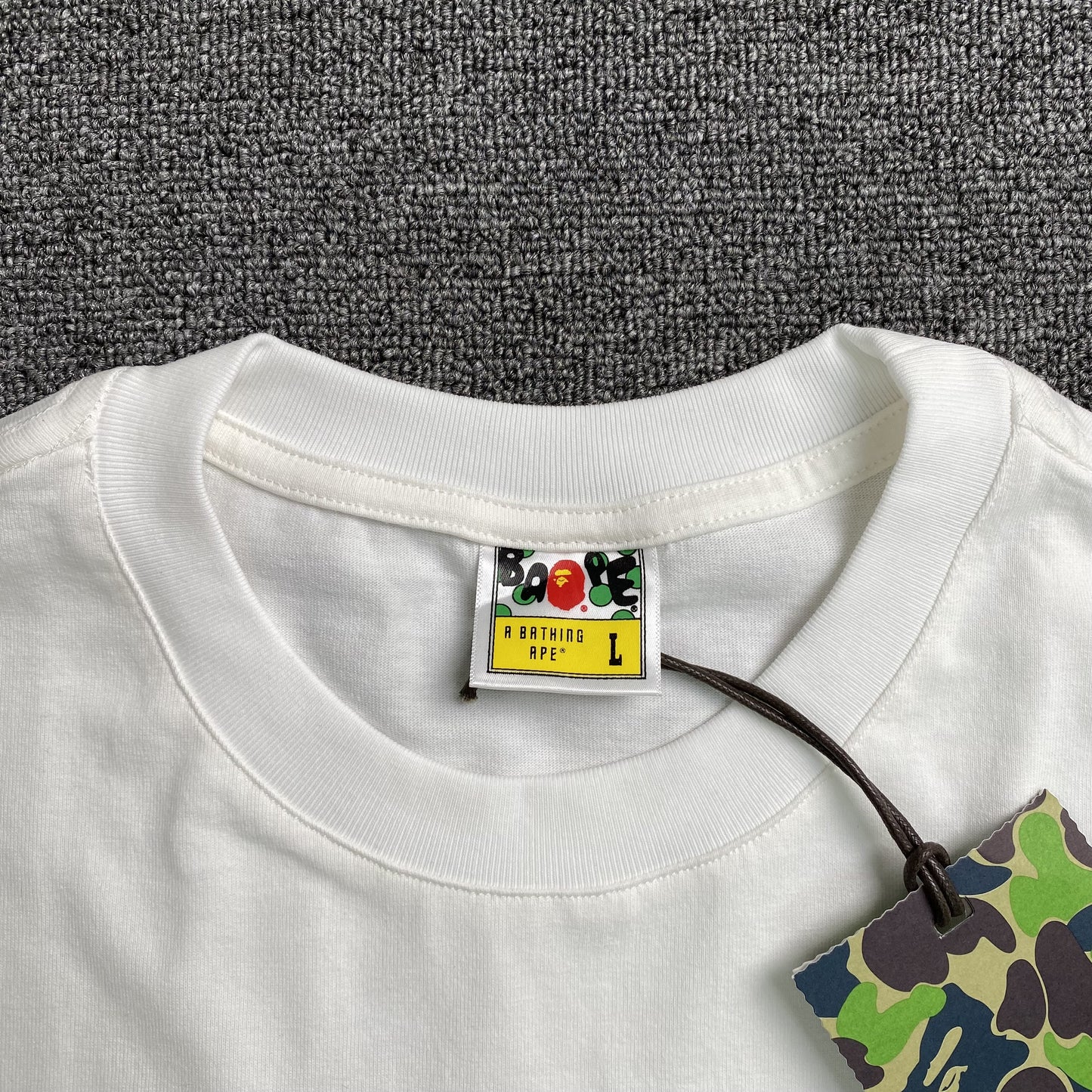 bape-camo-big-ape-head-tee-white-6_7062ecd5-Drip Store Argentina