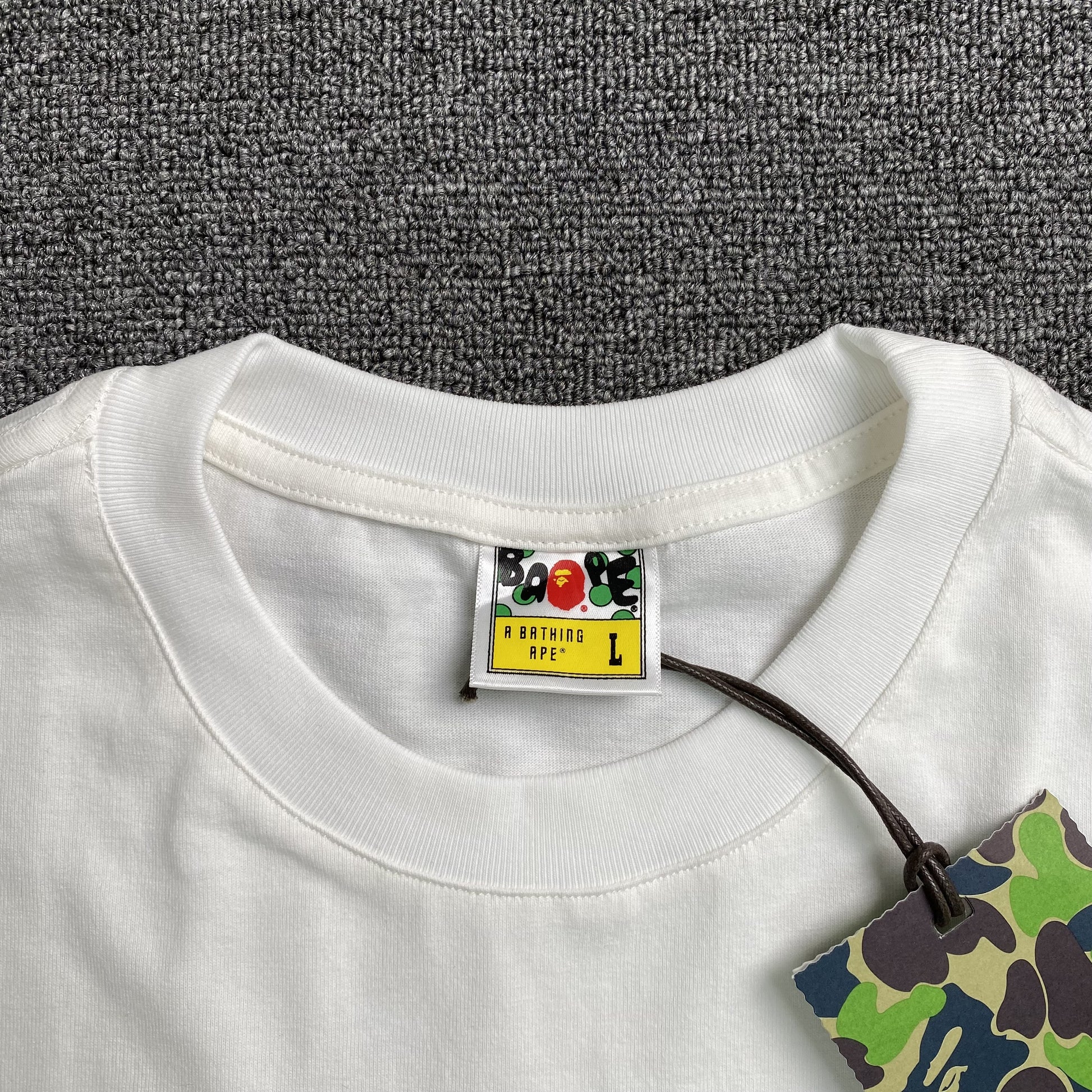 bape-camo-big-ape-head-tee-white-6_7062ecd5-Drip Store Argentina