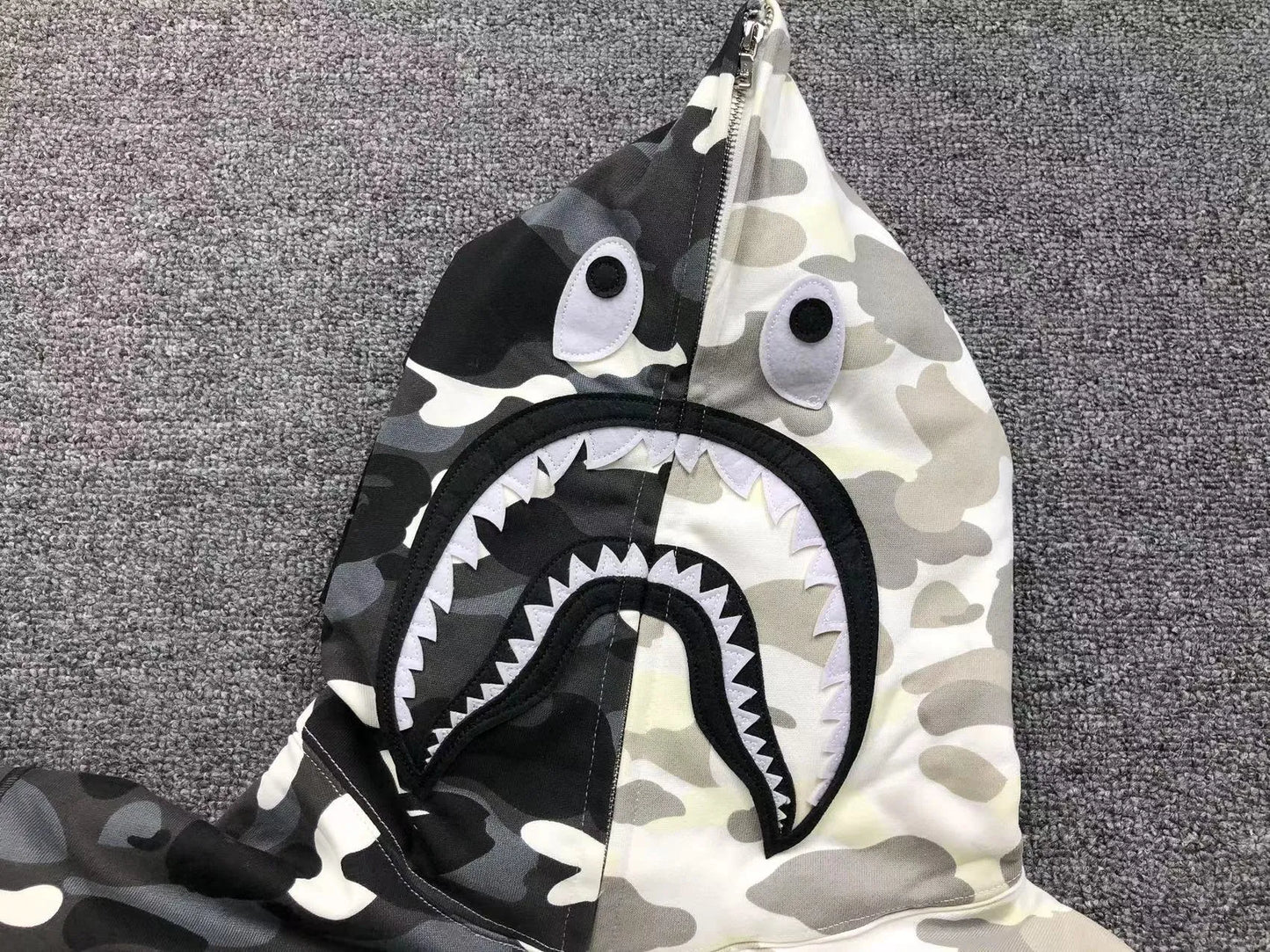 bape-city-camo-half-shark-full-zip-hoodie-black-white-3-Drip Store Argentina
