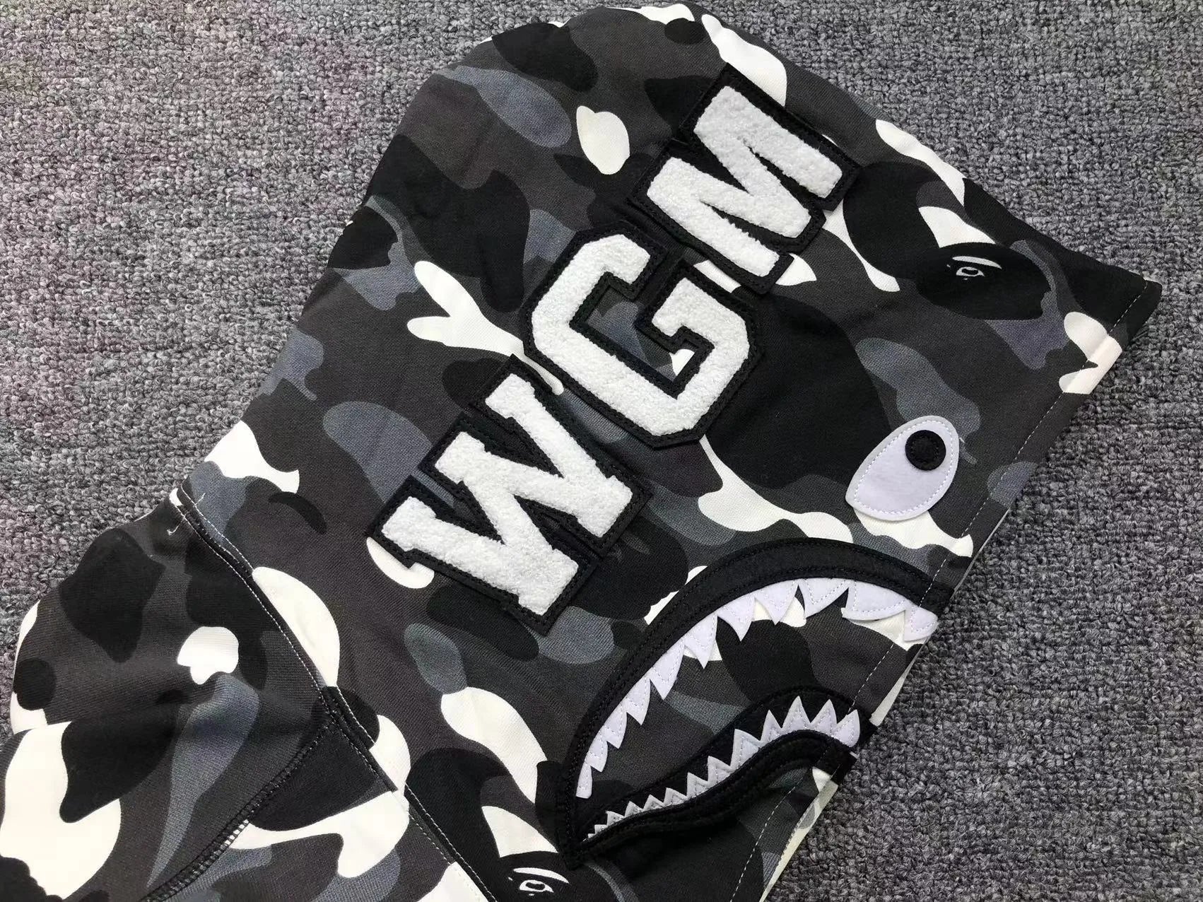 bape-city-camo-half-shark-full-zip-hoodie-black-white-5-Drip Store Argentina