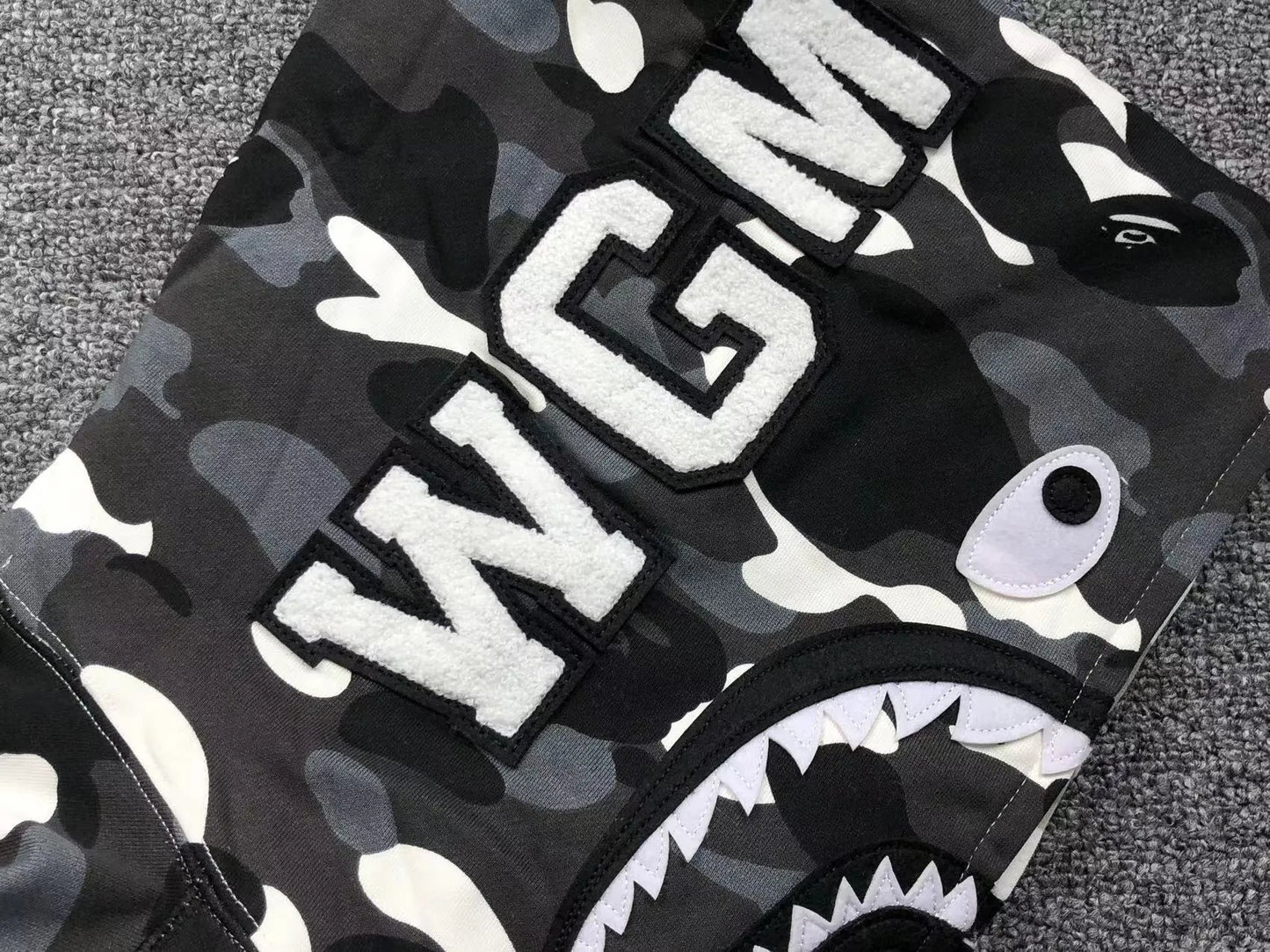 bape-city-camo-half-shark-full-zip-hoodie-black-white-6-Drip Store Argentina