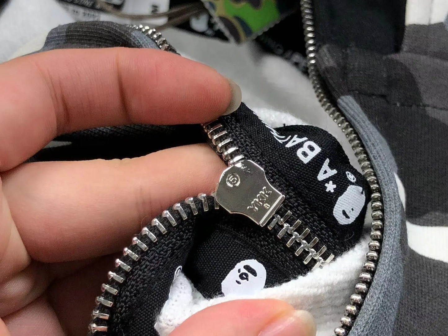 bape-city-camo-shark-wide-full-zip-double-hoodie-black-19-Drip Store Argentina