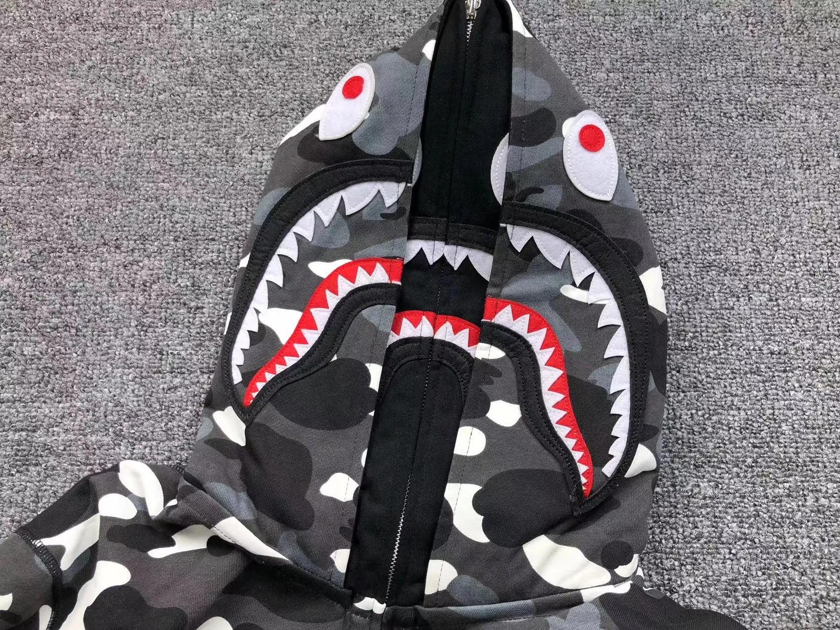 bape-city-camo-shark-wide-full-zip-double-hoodie-black-3-Drip Store Argentina