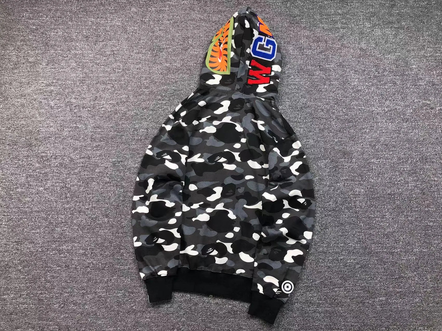 bape-city-camo-shark-wide-full-zip-double-hoodie-black-4-Drip Store Argentina
