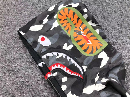 bape-city-camo-shark-wide-full-zip-double-hoodie-black-7-Drip Store Argentina