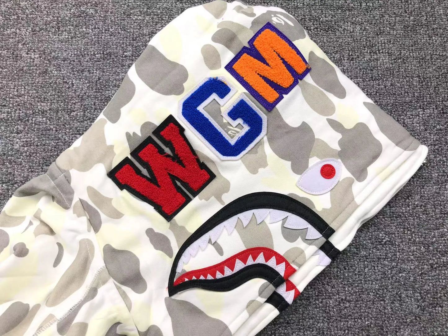 bape-city-camo-shark-wide-full-zip-double-hoodie-white-10-Drip Store Argentina