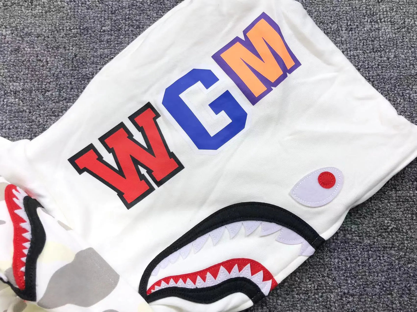 bape-city-camo-shark-wide-full-zip-double-hoodie-white-15-Drip Store Argentina