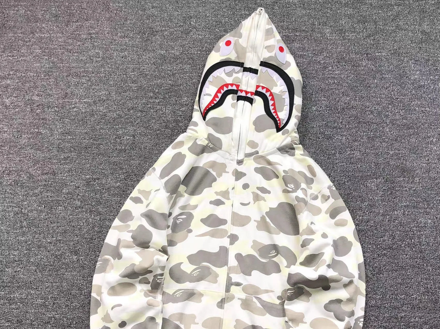 bape-city-camo-shark-wide-full-zip-double-hoodie-white-4-Drip Store Argentina