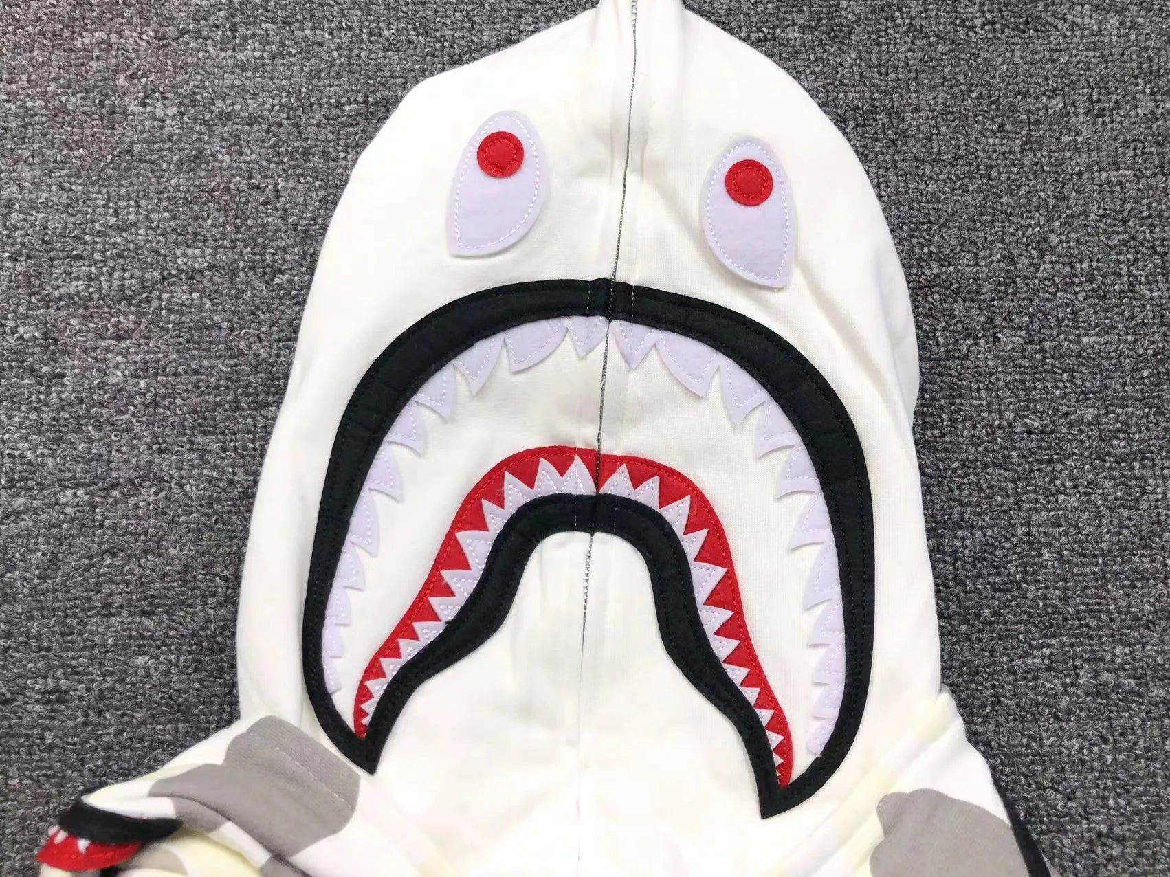bape-city-camo-shark-wide-full-zip-double-hoodie-white-6-Drip Store Argentina
